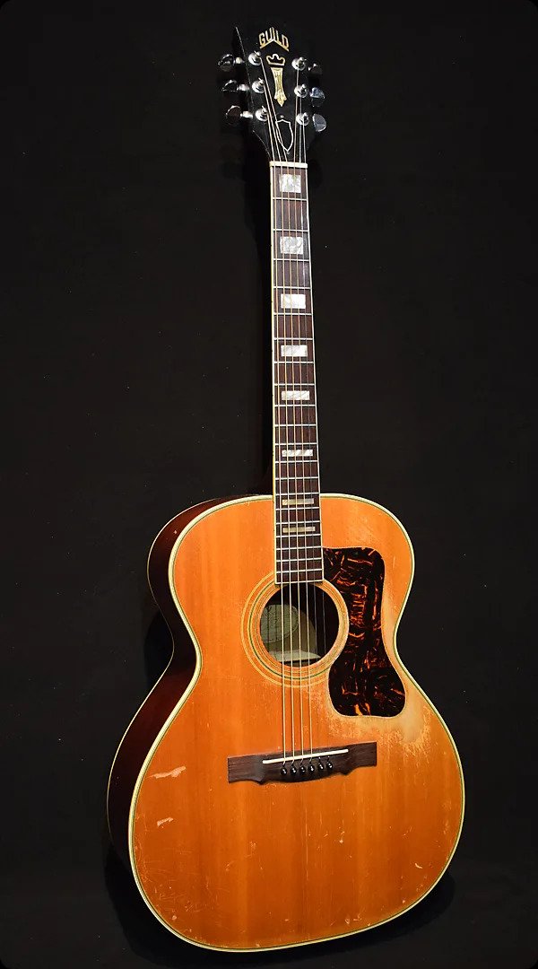 GGJaguar's Guitarium and Ampeteria 2012 Guild F-40 Valencia